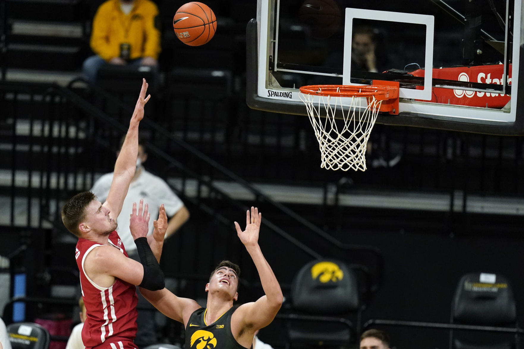Iowa 77, UW 73